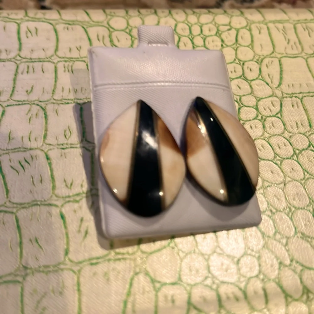 14K post Koa Earrings - Picture 1 of 2